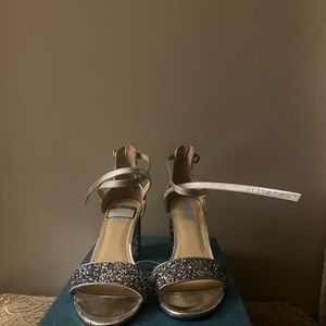 Sling back opened toe size 10M shoes.